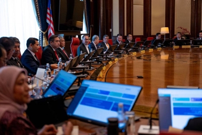 Perdana Menteri, Datuk Seri Anwar Ibrahim pada Isnin mempengerusikan mesyuarat khas Kabinet Kerajaan Perpaduan di Perdana Putra di sini. - Foto Bernama