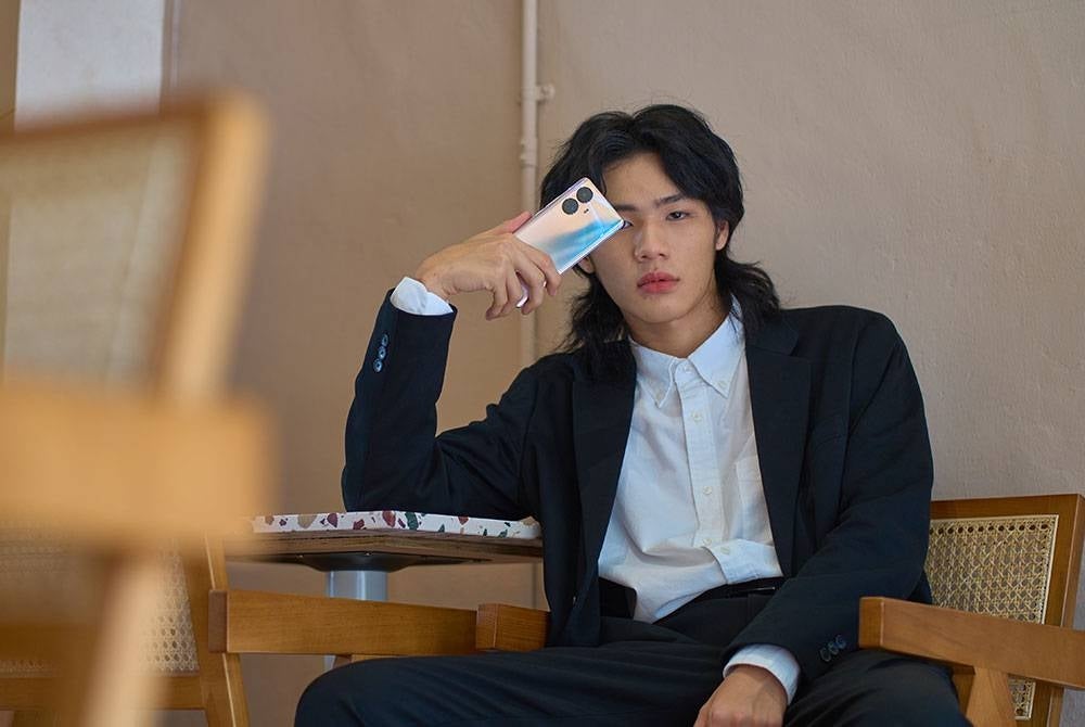 Realme 10 Pro 5G tampil dengan teknologi inovatif dunia yang diperkenalkan bagi segmen telefon pintar iaitu ciri telefon mercu yang boleh dikenali pada paparan melengkung 120 Hz.