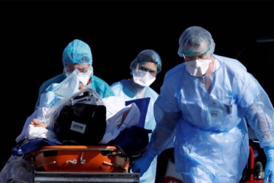 Beberapa pesakit turut terpaksa dipindahkan akibat insiden penggodaman itu. - Foto Agensi