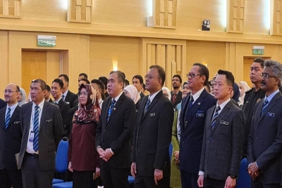 Anthony memulakan tugas sebagai Menteri Pengangkutan pada Selasa.