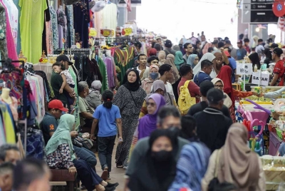 Jumlah penduduk bumiputera pada tahun ini dianggarkan seramai 21.13 juta. Foto Bernama.