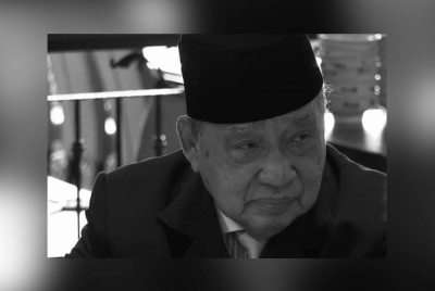 Anwar merakamkan ucapan takziah kepada Muhyiddin Yassin dan keluarga atas pemergian abangnya, Tan Sri Abdul Aziz Mohd Yassin (gambar) pagi tadi. - Foto Facebook Anwar Ibrahim