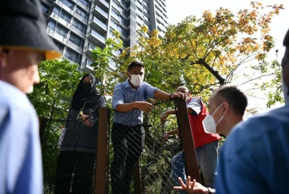 MPAJ pada Selasa melawat ke tapak pembinaan kondominium Astroria di Ampang Jaya selain bertemu wakil pemaju badan pengurusan bersama (JMB) dan arkitek