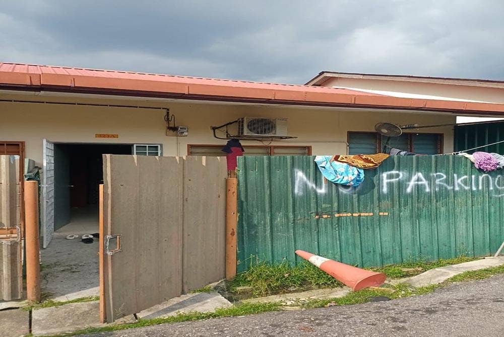 Sebuah rumah di Sungai Way, Petaling Jaya diserbu kerana menjalankan dan menawarkan rawatan pergigian di premis tidak berdaftar dengan KKM.