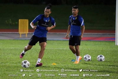 Khuzaimi (kiri) antara tiga calon bagi merebut gelaran 'Pertahanan Terbaik' pada ABK22. - Foto FB FAM