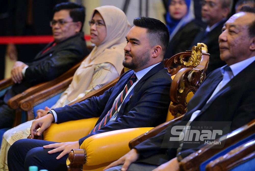 Tengku Amir Shah berkenan merasmikan pembukaan pusat beli-belah Datum Jelatek pada Sabtu. - FOTO SINAR HARIAN/ MOHD HALIM ABDUL WAHID.