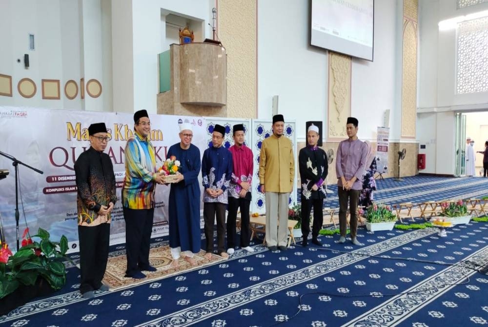 Zulkifli (tiga dari kiri) ketika hadir pada program itu pada Ahad.