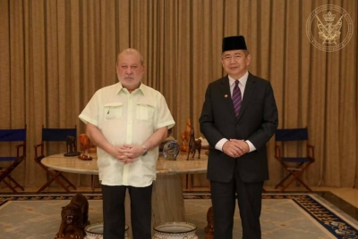 Sultan Ibrahim menerima menghadap Salahuddin di Johor Bahru pada Ahad. - Foto Facebook Sultan Ibrahim Sultan Iskandar.