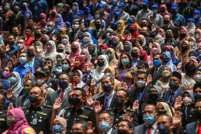 Anwar berkata, kerajaan pimpinan beliau juga memerlukan perubahan demi mengembalikan semula kegemilangan ekonomi, kestabilan dan disiplin mantap yang pernah dicapai negara suatu ketika dahulu. - Gambar hiasan