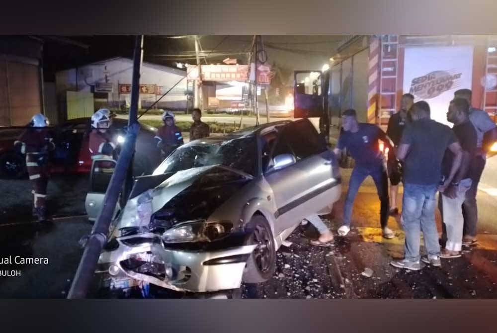 Keadaan kereta dipandu seorang lelaki yang terlibat dalam kemalangan di Jalan Welfare Kampung Baru Sungai Buloh.