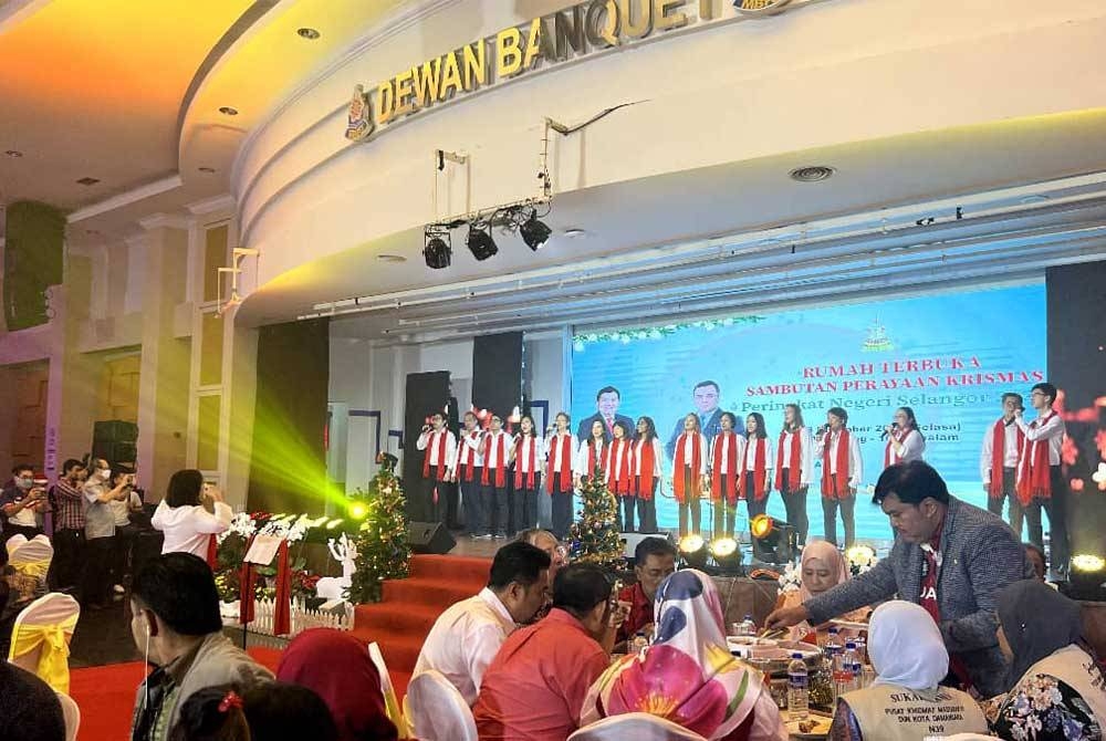 Persembahan sempena Rumah Terbuka Krismas peringkat Selangor.