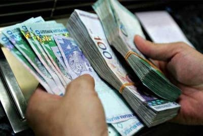 Nilai ringgit dibuka lebih tinggi berbanding dolar AS pagi Rabu. - Gambar hiasan