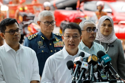 Kor Ming bercakap ketika sidang akhbar mengenai kesiapsiagaan Jabatan Bomba dan Penyelamat bagi menghadapi Monsun Timur Laut di Ibu Pejabat JBPM pada Rabu. - Foto Bernama