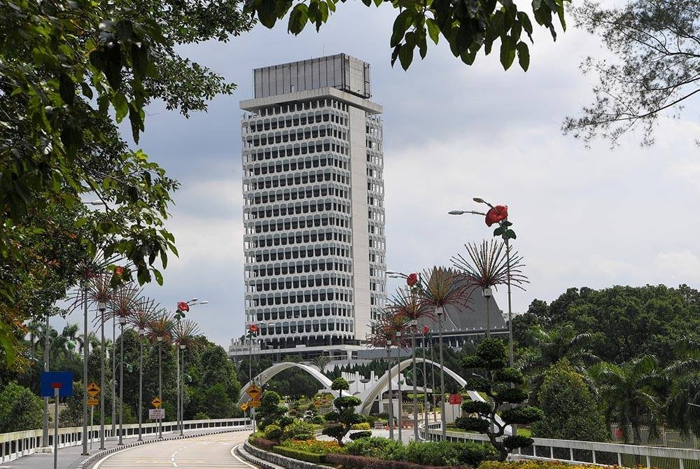 Mesyuarat pertama Dewan Rakyat bagi Parlimen ke-15 yang bermula pada Isnin depan dijangka membincangkan beberapa agenda termasuk usul undi percaya kepada Perdana Menteri, Datuk Seri Anwar Ibrahim yang memimpin kerajaan perpaduan. - Gambar hiasan