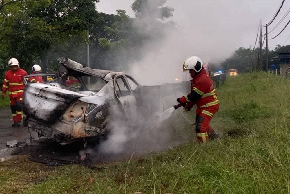 Kenderaan jenis Perodua Bezza musnah 100 peratus dalam kejadian nahas dua kenderaan di Kampung Tambalagu, Tuaran pada Khamis.