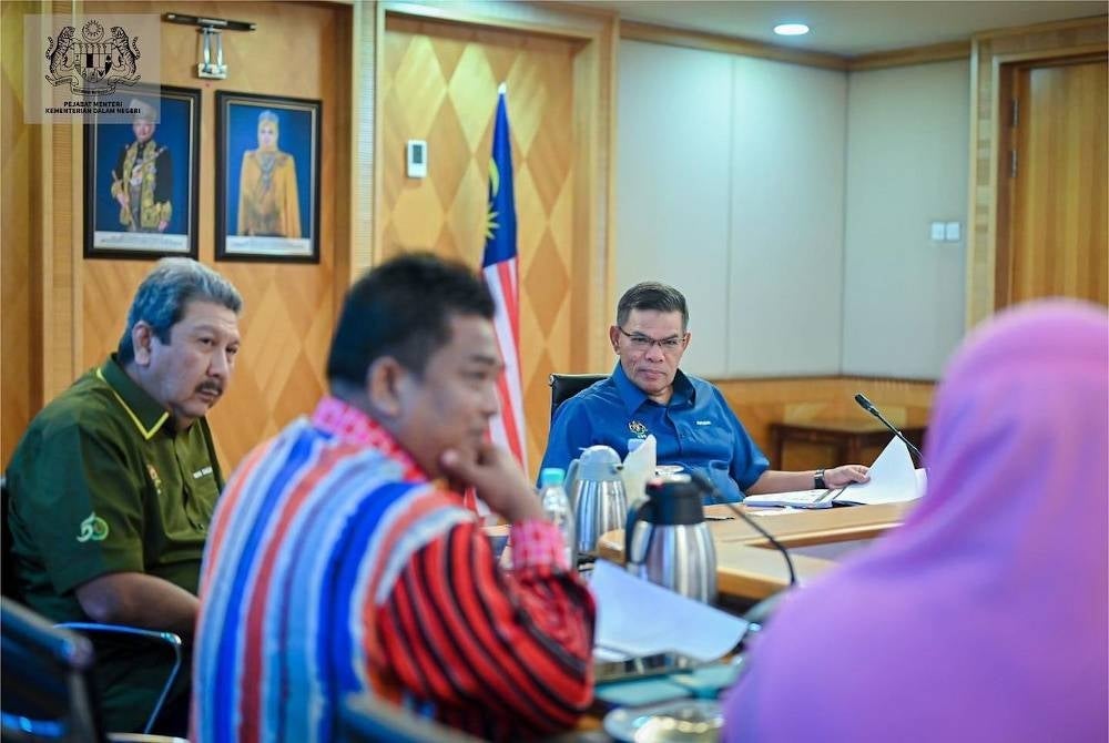 Saifuddin menghadiri taklimat daripada Bahagian Pendaftaran Negara dan Pertubuhan pada Khamis.