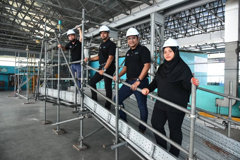 Selain mendalami pengetahuan di dalam bidang pembinaan, peserta program ACE turut menjalani latihan melibatkan pengurusan perniagaan.