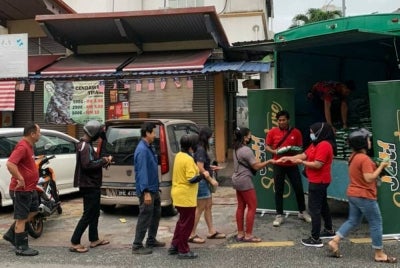 Trak Jati yang diperkenalkan ini merupakan fasa kedua selepas kempen Teguh Bersama Jati yang diadakan pada bulan Ogos dan September lepas.