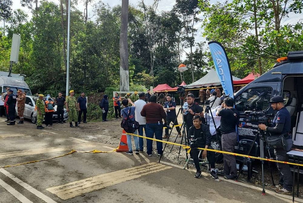 Keadaan di lokasi kejadian tanah runtuh di Batang Kali, di sini, pada Sabtu.
