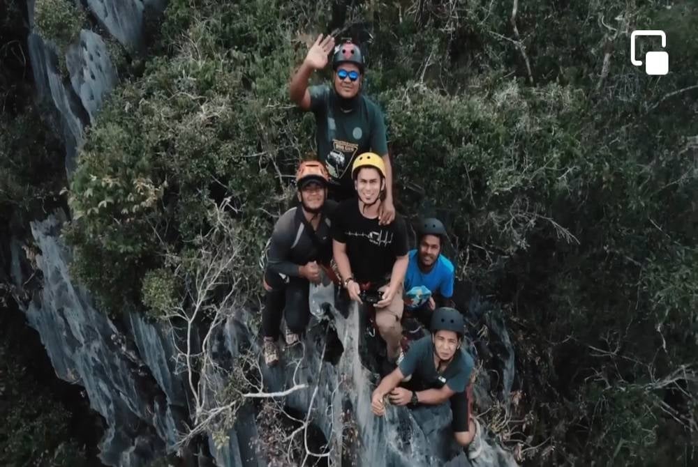 Puncak via ferrata di Gua Ikan di Dabong, Kuala Krai menjadi lokasi pengunjung untuk bergambar. Gua Ikan antara lokasi yang ditutup sementara bermula Sabtu. - Foto ihsan Nik Ali Nik Muhammad