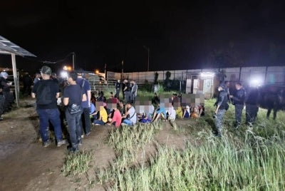 Serbuan di penempatan haram warga asing di Dengkil, Selangor berjaya menahan 48 PATI.