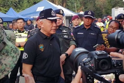 Tan Sri Acryl Sani Abdullah Sani ditemui media ketika meninjau lokasi tragedi tanah runtuh di tapak perkhemahan Father's Organic Farm pada Sabtu.