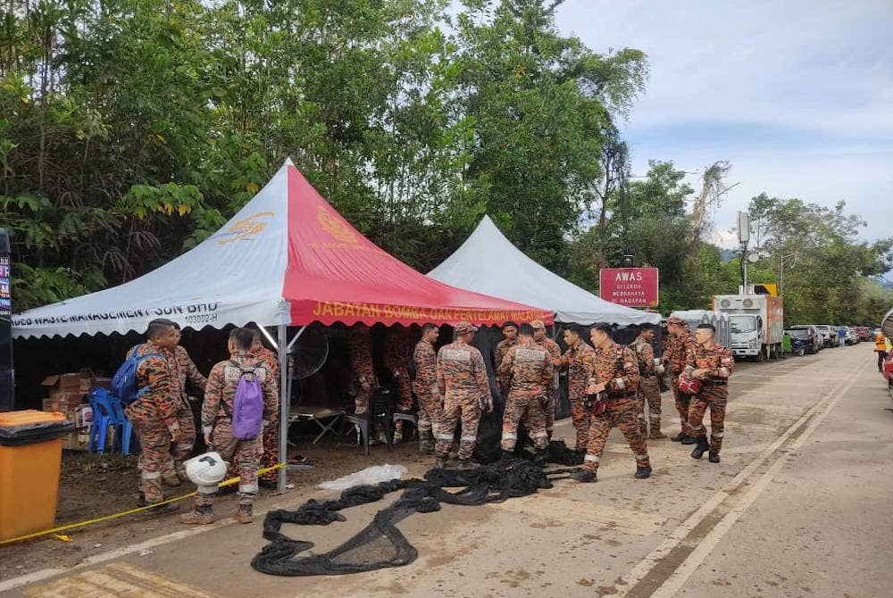 Petugas penyelamat mula mengatur kembali gerak dalam usaha mencari baki sembilan mangsa yang masih hilang.
