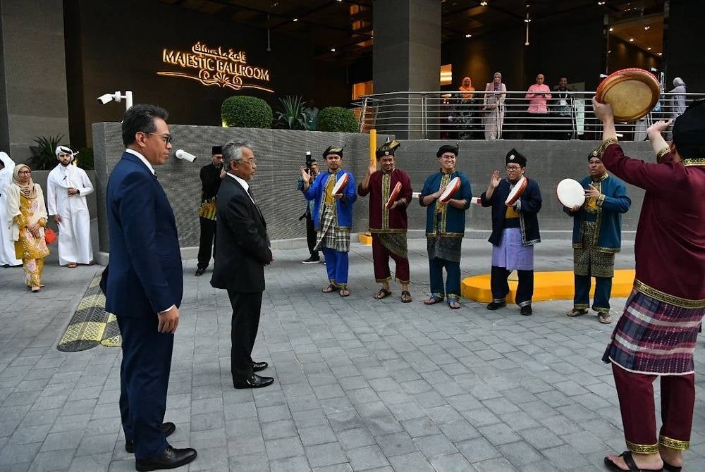 Al-Sultan Abdullah Ri’ayatuddin Al-Mustafa Billah Shah berkenan ke Majlis Santapan bersama diaspora Malaysia di Doha pada Sabtu. - Foto FB Istana Negara