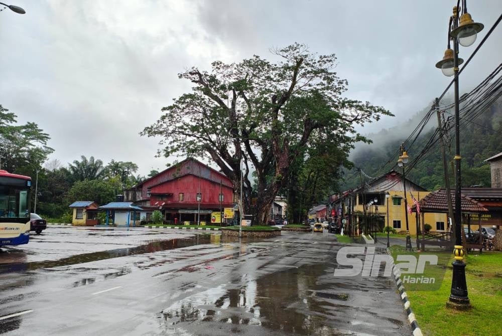 Keadaan pekan Sungai Lembing ketika tinjauan Sinar Harian pada Ahad.