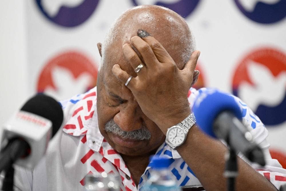 Keputusan pilihan raya menyaksikan Parti FijiFirst dan gabungan antara Parti Perikatan Rakyat dipimpin Rabuka (gambar) dan Parti Persekutuan Kebangsaan kedua-duanya memperoleh 26 kerusi.- Foto AFP