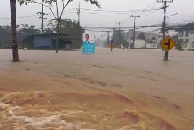 Tangkap layar rakaman banjir yang dikongsi pengguna Twitter.