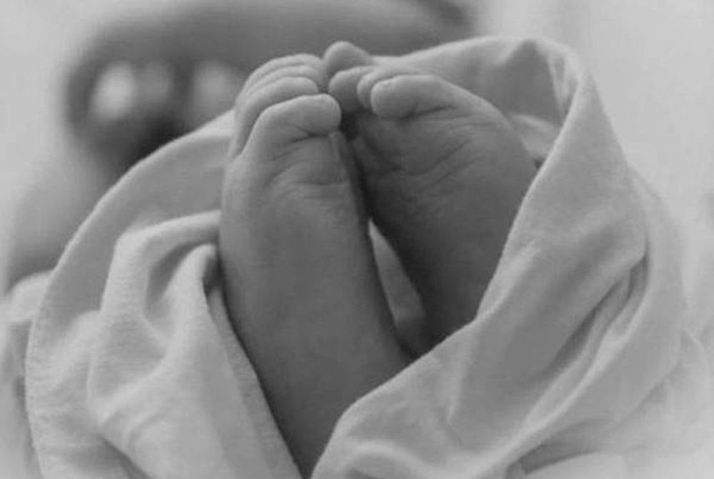 Kematian bayi berusia tiga bulan ketika dalam perjalanan menaiki bas bersama ibunya dari Kuching ke Sarikei baru-baru ini, berkemungkinan disebabkan jangkitan darah (sepsis) dengan komplikasi jangkitan selaput otak (meningitis). - Gambar hiasan