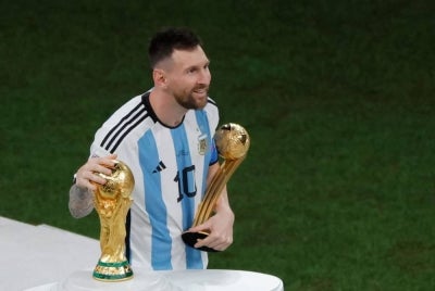 Messi dinobatkan sebagai pemain terbaik Piala Dunia Qatar 2022. - Foto EPA