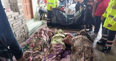 Jenazah tiga beradik perempuan maut dipercayai terkena renjatan elektrik di sebuah rumah yang ditenggelami air di Kampung Morak, Tumpat pada Isnin.