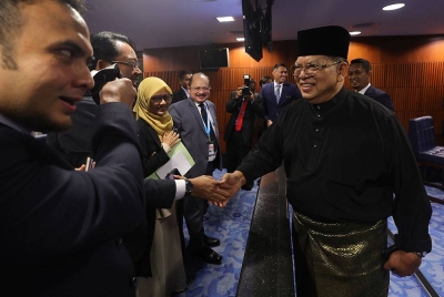 Johari pada Mesyuarat Pertama Penggal Pertama Parlimen ke-15 di Bangunan Parlimen hari ini. - Foto Bernama