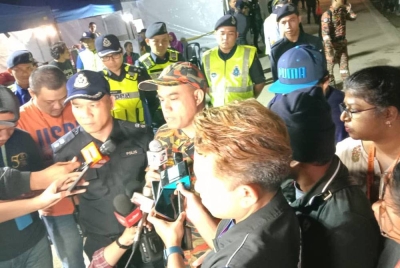 Hafisham ketika sidang media di lokasi tragedi tanah runtuh di Father's Organic Farm, Jalan Genting- Batang Kali pada Isnin.