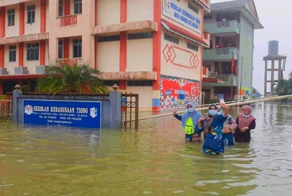 Banjir di Kelantan semakin buruk dan mangsa kini mencecah sehingga 25,353 orang.