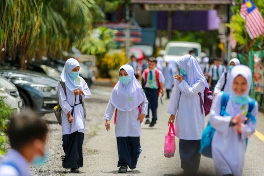 Kerajaan Perpaduan Malaysia bersetuju untuk menyalurkan bantuan awal persekolahan sebanyak RM150 kepada semua murid bermula Januari ini. - Gambar hiasan 