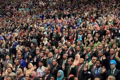 Kerajaan Perlis bersetuju memberikan bantuan khas kewangan sebanyak RM700 kepada penjawat awam negeri gred 54 dan ke bawah. - Gambar hiasan 