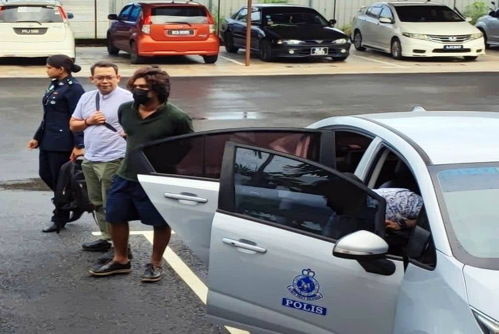 Tertuduh mengaku tidak bersalah menipu seorang kakitangan kerajaan melibatkan wang lebih RM500,000.