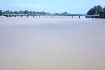 Polis Terengganu telah membuka kertas siasatan berhubung sebuah video yang tular yang mendakwa Jambatan Manir di Kuala Terengganu akan runtuh disebabkan banjir.