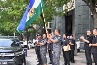 Ketua Pengarah Imigresen, Datuk Seri Khairul Dzaimee Daud melancarkan konvoi Misi Kemanusiaan Bantuan Bencana Banjir 2022 di Ibu Pejabat Imigresen Malaysia di Putrajaya pada Rabu.