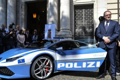 Ia digunakan untuk melakukan rondaan di lebuh raya Bologna di bahagian utara selain kegunaan operasi biasa dan penghantaran segera darah serta organ. - Foto: AFP