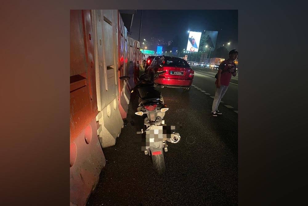 Seorang penunggang maut selepas motosikal ditunggangnya hilang kawalan sebelum terbabas.