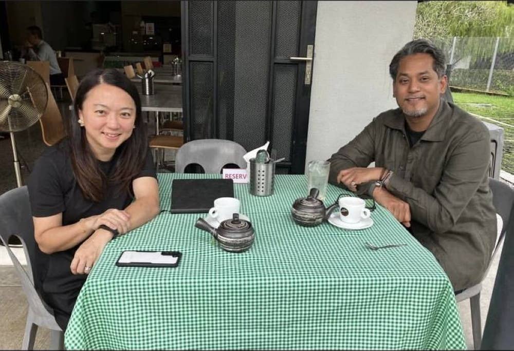 Hannah berkongsikan gambar duduk semeja dengan Khairy di laman Instagramnya pada Jumaat. 