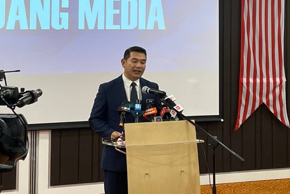 Rafizi ketika sidang akhbar di kementeriannya pada Jumaat.