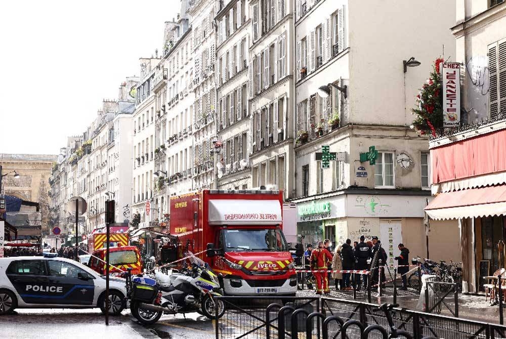 Tiga orang termasuk seorang wanita dan dua lelaki terbunuh dalam kejadian tembakan pada pagi Jumaat di Paris. - Foto AFP