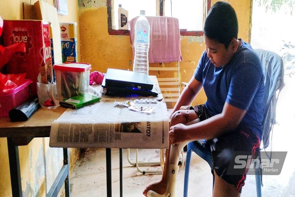 Yazid mengalami kecacatan kaki kanan sejak lahir.