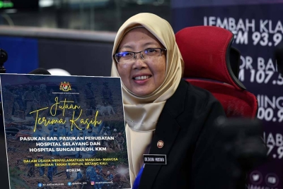 Dr Zaliha - Foto Bernama ( Gambar kecil : Tangkap layar Facebook Dr Zaliha pada Ahad.)