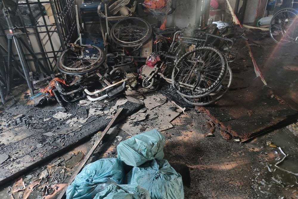 Sebahagian kerusi roda penghuni yang musnah dalam kejadian kebakaran di Rumah Persatuan Orang Cacat Johor Bahru pada Isnin.